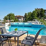Santa Marina - Designer With Sea View Terrace & Pools 索佐波尔