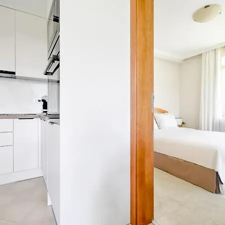 Santa Marina - Designer With Sea View Terrace & Pools شقة سوزوبول